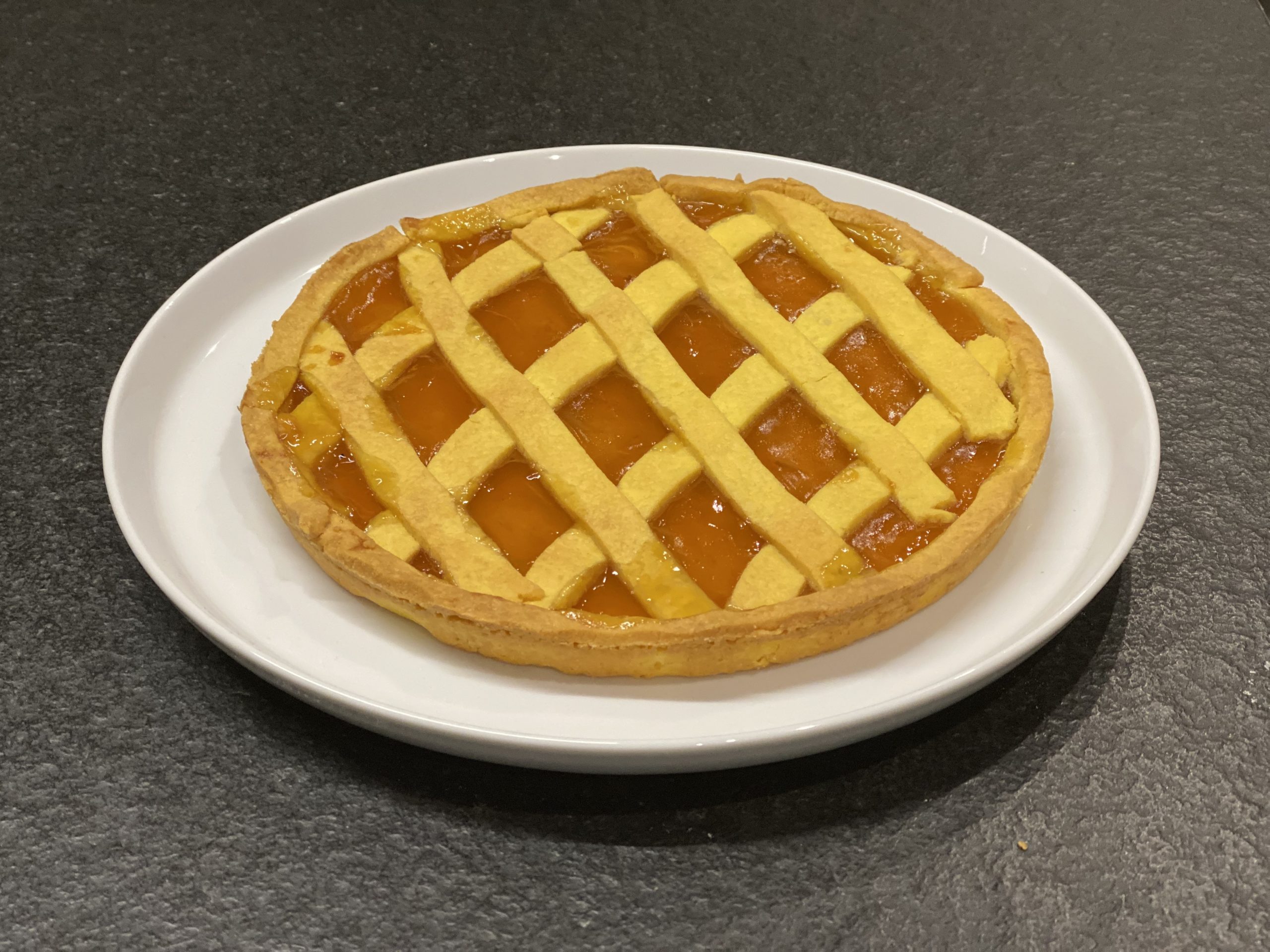 Crostata con confettura di albicocche